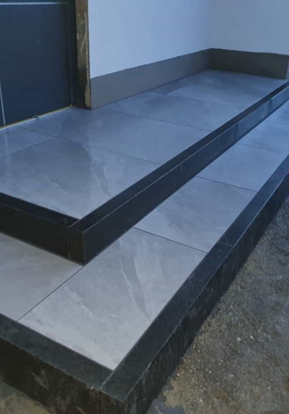 Scari placate cu gresie